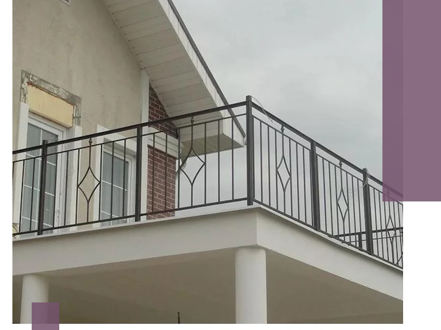 Изготовление балконных ограждений в Дзержинском из металла и стекла